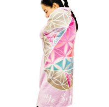 Cargar imagen en el visor de la galería, Frazada Armonizadora "Yo Soy Luz"